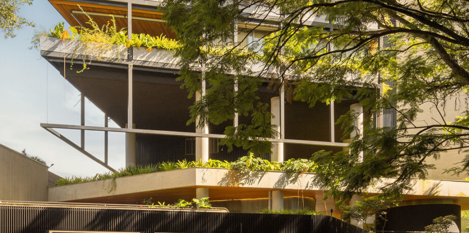 Fachada do Pascoal Vita com terraços ajardinados, projeto Bernardes Arquitetura